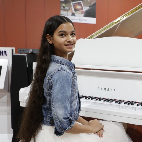 صور: الطفلة التي شاركت في حفل افتتاح وختام إكسبو 2020 دبي، ميرا سينغ: "دبي غيّرت حياتي"