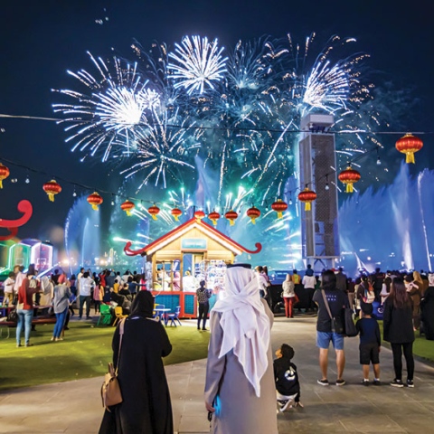صور: مهرجان دبي للتسوق يُضيء سماء دبي بالألعاب النارية لـ 46 يومًا!