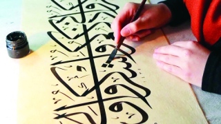 صور: تعرّف على أشهر الخطوط العربية.. وأماكن تعلّمها في دبي