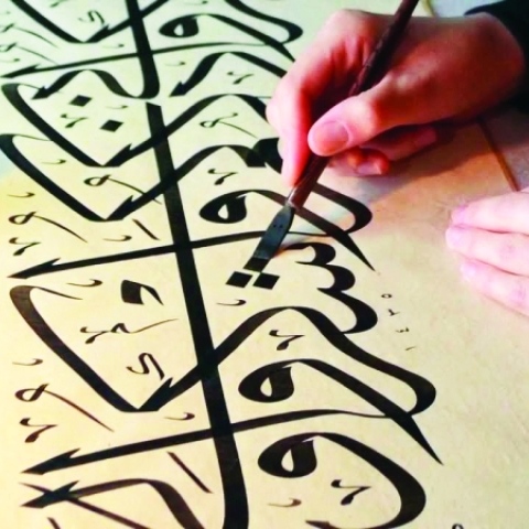صور: تعرّف على أشهر الخطوط العربية.. وأماكن تعلّمها في دبي
