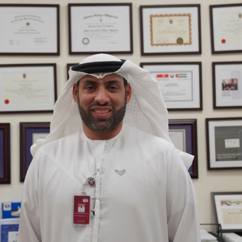 صور: من هو البروفيسور حميد بن حرمل الشامسي عالم الأورام الإماراتي العالمي؟