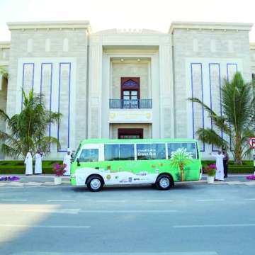 صور: صدّق أو لا تصدّق.. تمور عمان تعمل كوقود للحافلات!