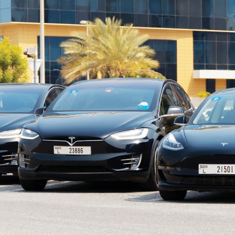 صور: قريبًا في دبي.. سيارات أجرة صديقة للبيئة 100%!