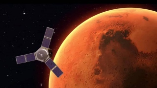 صور: لإمارات تستكشف أسرار القمر المريخي "ديموس" بواسطة مسبار الأمل!