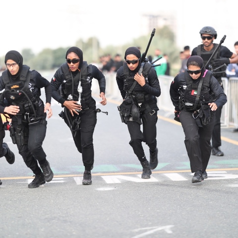 صور: تعرّف على أول فريق نسائي تكتيكي تخصصي للعمليات الخاصة "SWAT" في شرطة دبي!