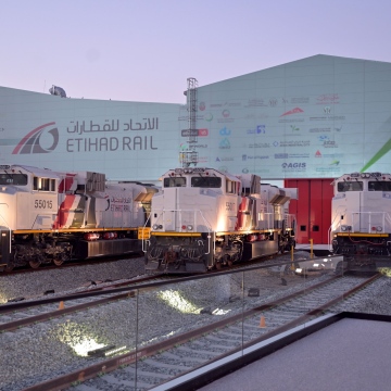 صور: شبكة السكك الحديدية الوطنية تنقل البضائع بامتياز عبر الإمارات!