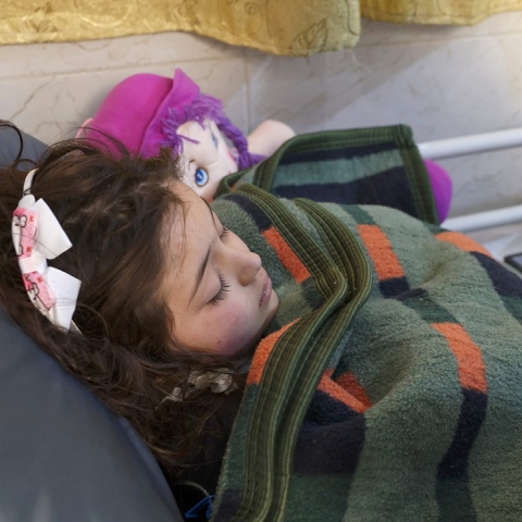 صور: الطفلة السورية شام تبدأ التعافي في أبوظبي بعد 40 ساعة تحت أنقاض الزلزال