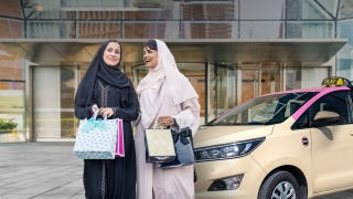 صور: هل تعلم أن دبي تقدم خدمات عامة مُخصّصة للنساء فقط؟