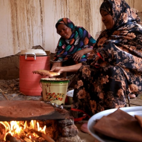 صور: الحلو المر.. ضيف المائدة الرمضانية في السودان