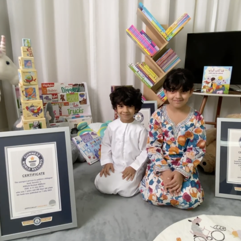 صور: في سن الرابعة.. إماراتي يدخل "غينيس" كأصغر مؤلف في العالم