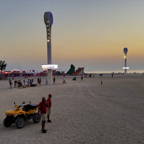 ${rs.image.photo} تعرّف على شواطئ ليلية جديدة مخصصة للسباحة الليلية في دبي