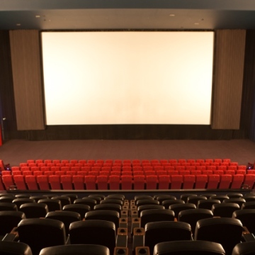 صور: مبادرة لأصحاب الهمم تساعدهم على مشاهدة الأفلام السينمائية في مصر