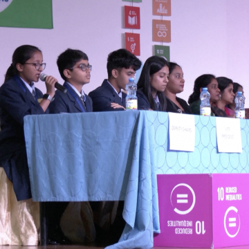 صور: طلاب مدرسة في دبي يقدمون نموذجًا لمحاكاة مؤتمر المناخ  COP 28