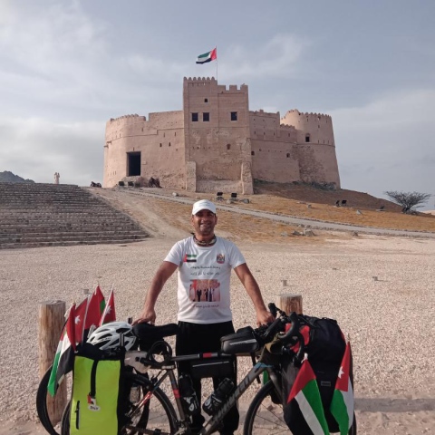 صور: ما هي أسباب سفر أردني إلى الإمارات على دراجة هوائية لمدة 3 أشهر؟
