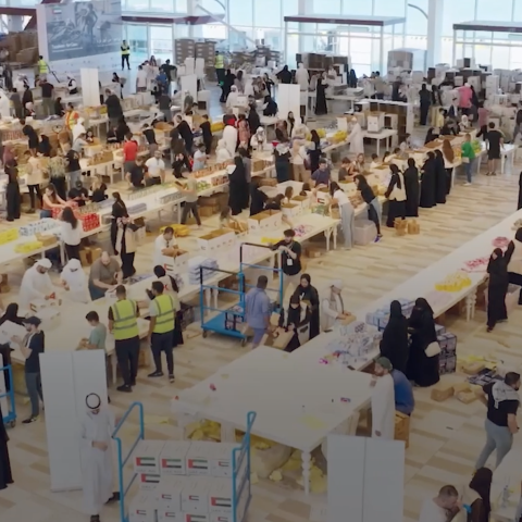صور: شاهد.. مساعدات الإمارات تجوب العالم، وشعارها الدائم "الإنسانية أولًا"