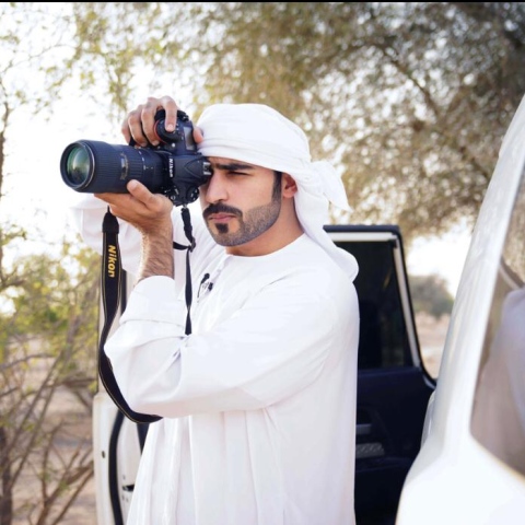 صور: يوسف القاسمي.. رحالَّة بين النجوم والقمر