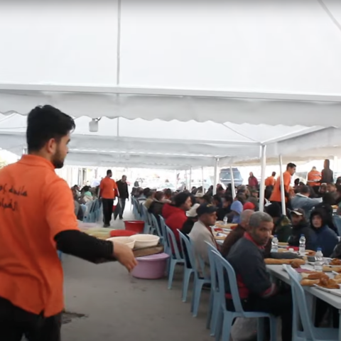 صور: مائدة إفطار بروح التضامن في تونس