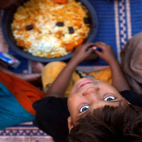 صور: بماذا تتبرع في رمضان؟