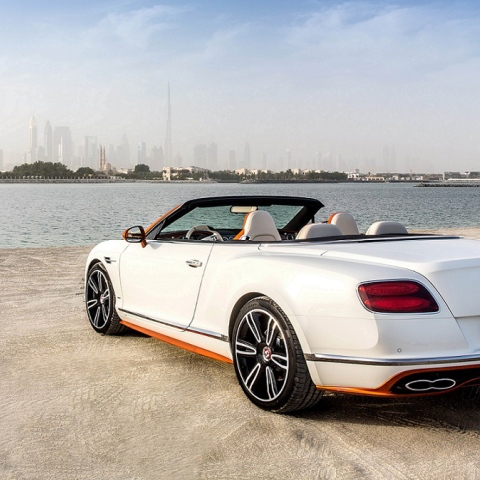 Photo: ‘Sheikh Zayed Road’... New Bentley