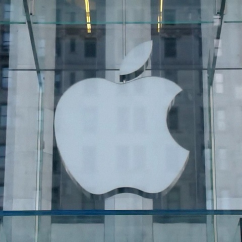  Who Fits in Apple’s Shopping Cart?