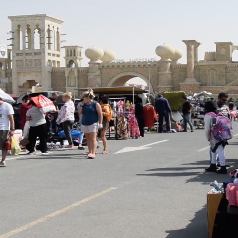 صور: متجر في "صندوق سيارة"