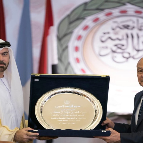 صور: جامعة الدول العربية تمنح محمد بن راشد درع العمل التنموي العربي