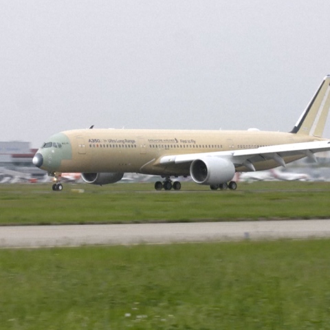  The longest flight in the world takes 19 hours…can you guess where it travels?