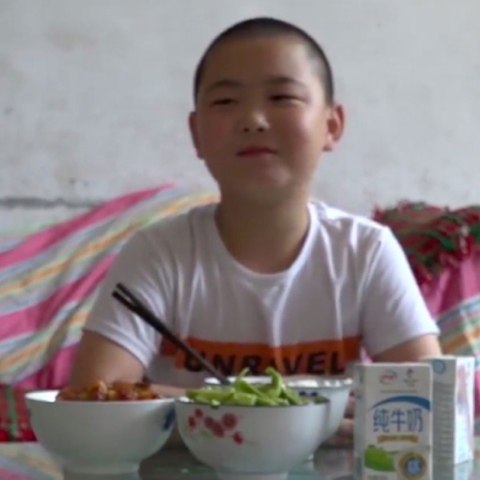 Photo: Binging for a life: 11 year old boy gains over 10 kilo's to save father's life