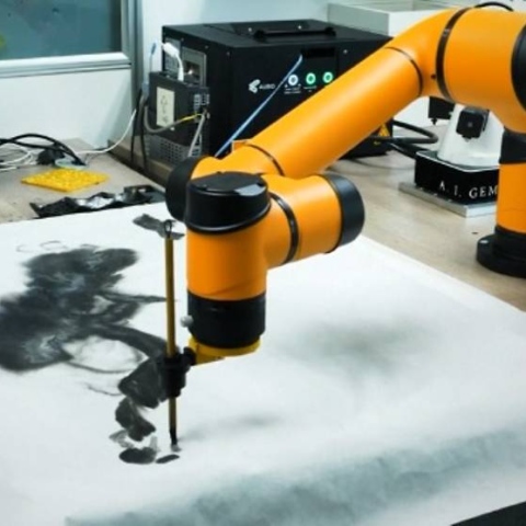 صور: روبوت "A.I Gemini" يرسم لوحات في هونغ كونغ