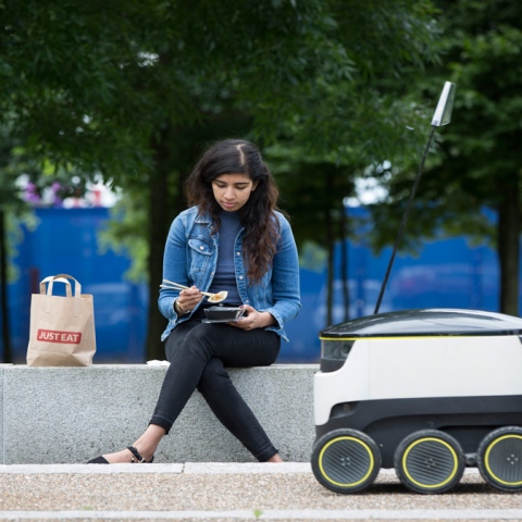 Photo: Now Robots Come Knocking on Your Door