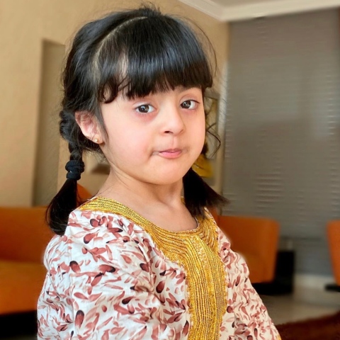  الطفلة سلامة الهاشمي من أصحاب الهمم: خلك في البيت