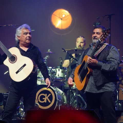 صور: فرقة "Gypsy Kings" في دبي تحيي تاريخ موسيقى الغجر حول العالم