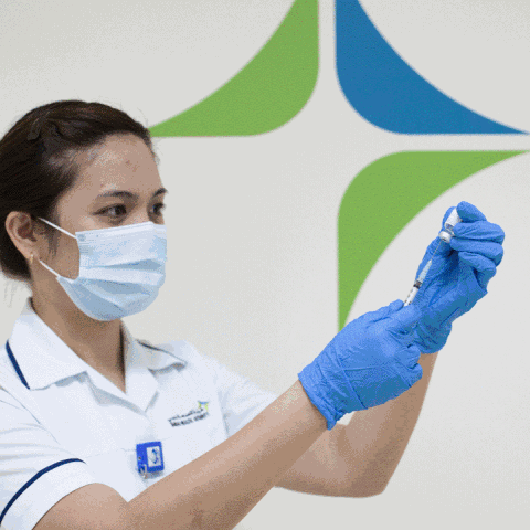 صور: المتابعة الصحية المرافقة لتطعيم كوفيد-19 في دبي