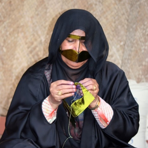 صور: رمضان الطيبين: البراقع.. حشمة و زينة ضاربة في جذور المرأة الإماراتية