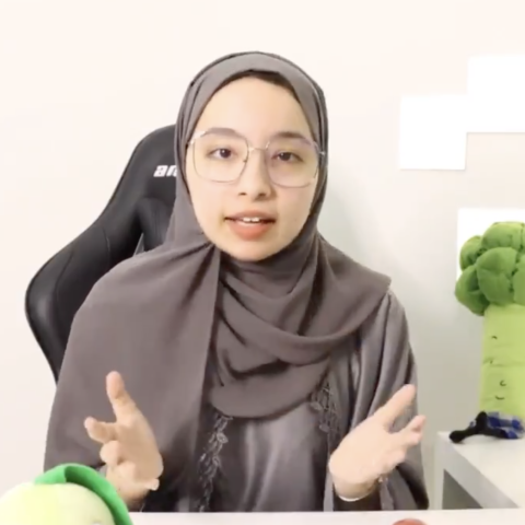  الفريق سمو الشيخ سيف بن زايد يهاتف ميثاء يحيى، صانعة محتوى أنقذت قاصراً من التحرش