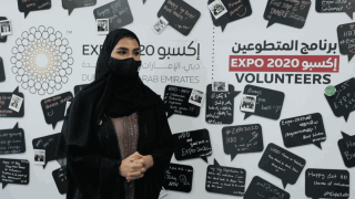 صور: نجوم التطوع في إكسبو 2020 دبي: نوف عمر.. طيّارة إماراتية تحقق أحلام الطفولة