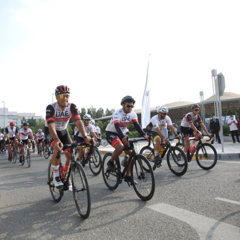 صور: دراجات هوائية تجوب الإمارات احتفالاً بعام الخمسين