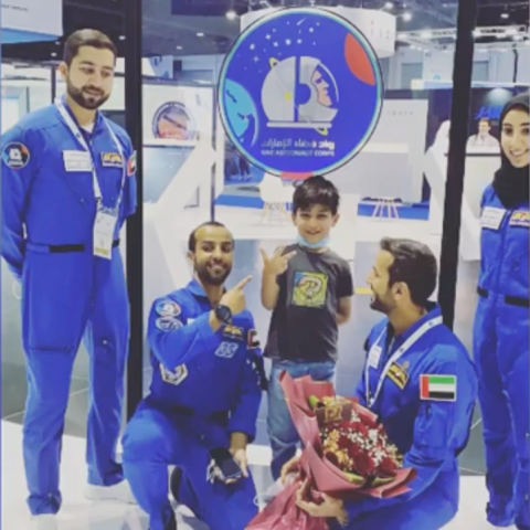 صور: رواد الفضاء الإماراتيون الأربعة يُحققون أمنية طفل فلسطيني بلقاء خاص معهم