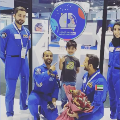  رواد الفضاء الإماراتيون الأربعة يُحققون أمنية طفل فلسطيني بلقاء خاص معهم