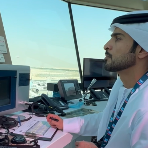 صور: كيف تتم إدارة ومتابعة العروض الجويّة في معرض دبي للطيران؟