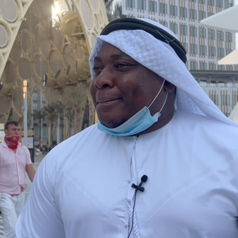 صور: نيجيري موهوب يؤدي النشيد الوطني الإماراتي في إكسبو 2020 دبي