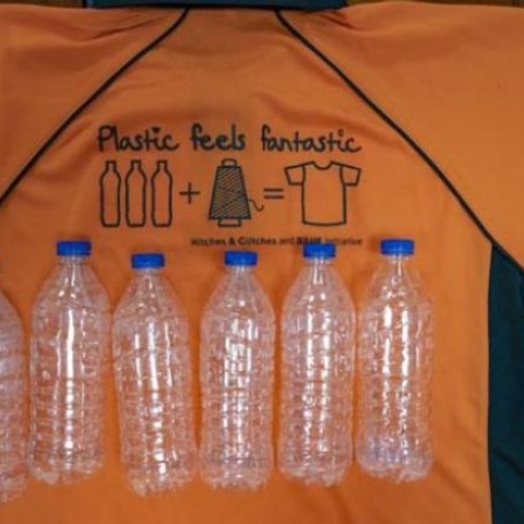 صور: مصنع في دبي يعيد تدوير البلاستيك إلى ملابس