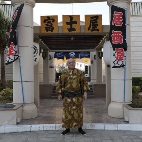 ${rs.image.photo} مصارع سومو سابق صاحب مطعم "فوجيا" الياباني في دبي!