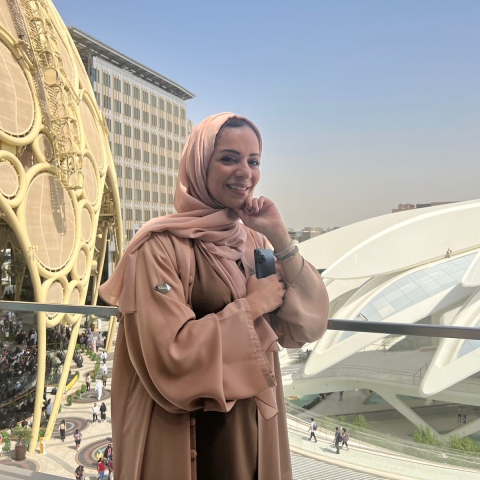 صور: صفية الشحي.. صاحبة "صوت إكسبو 2020 دبي" الذي لن ننساه ما حيينا!