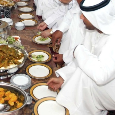 ${rs.image.photo} وجهات الطعام الشعبي في الإمارات هي بيوت أهلها