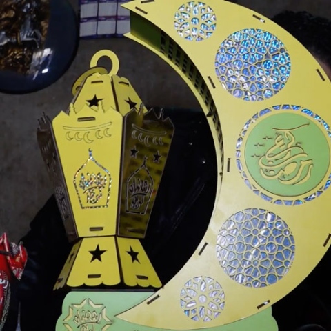 صور: قبطي يصنع فوانيس رمضان في مصر ويجسّد روح التآخي والتعايش!